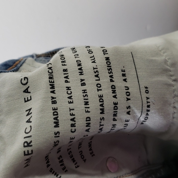 AMERICAN EAGLE HIGH RISE DISTRESSED JEAN'S. - Picture 7 of 9